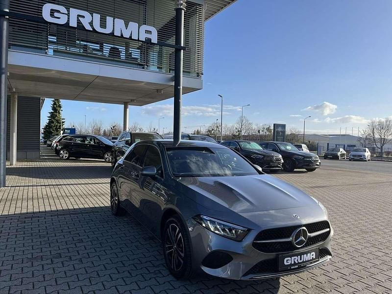 Gebraucht Mercedes A250 Advanced 218 PS (160 kW) 2025 lack mountaingrau Limousine