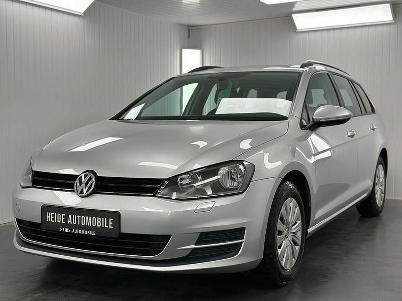 Silber Gebraucht 2016 VW Golf VII Trendline Kombi | 8.490 € (Teuer) - Bild 1/4