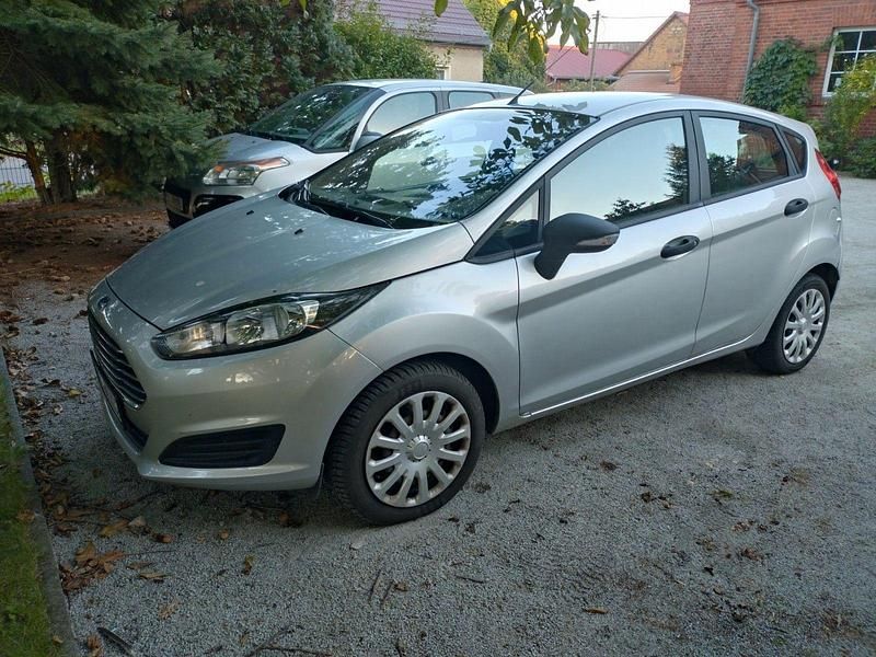 Silber Gebraucht 2016 Ford Fiesta Kleinwagen | 8.400 € (Guter Preis) - Bild 1/4