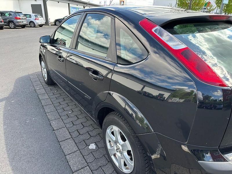 Second-hand Ford Focus 101 CP (74 kW) 2006 Negru Berlinǎ