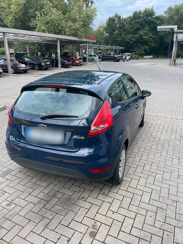 Gebraucht Ford Fiesta 60 PS (44 kW) 2012 Blau Kleinwagen