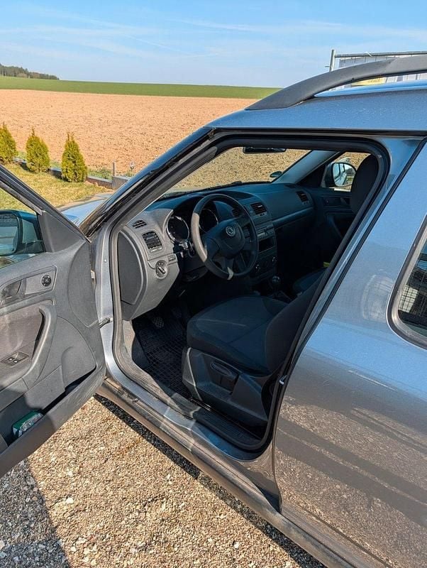 Gebraucht Skoda Yeti Elegance 105 PS (77 kW) 2012 Grau SUV