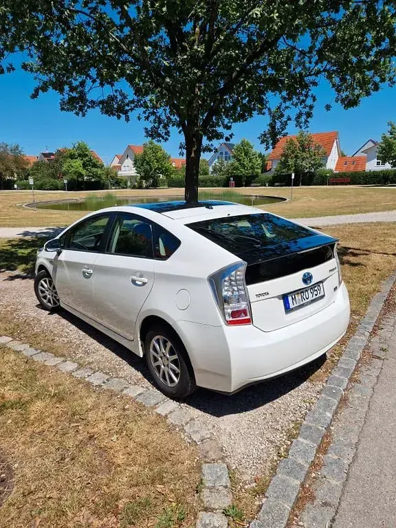Gebraucht Toyota Prius 99 PS (72 kW) 2011 Weiß Limousine