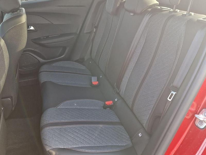 Gebraucht Peugeot 2008 Allure 145 PS (106 kW) 2025 Rot metallic SUV