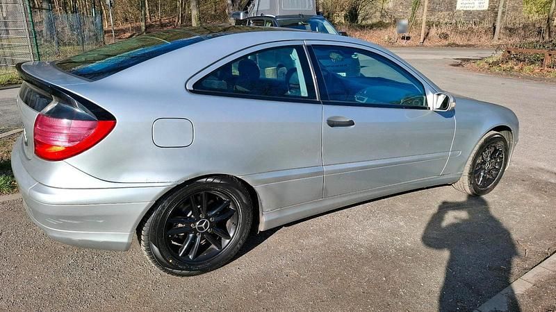 Gebraucht Mercedes C180 129 PS (94 kW) 2001 Silber Coupé