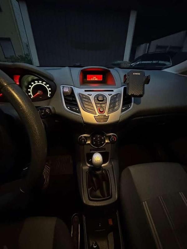 Weiß Gebraucht 2009 Ford Fiesta Trend Kleinwagen | 2.500 € (Guter Preis) - Bild 1/4