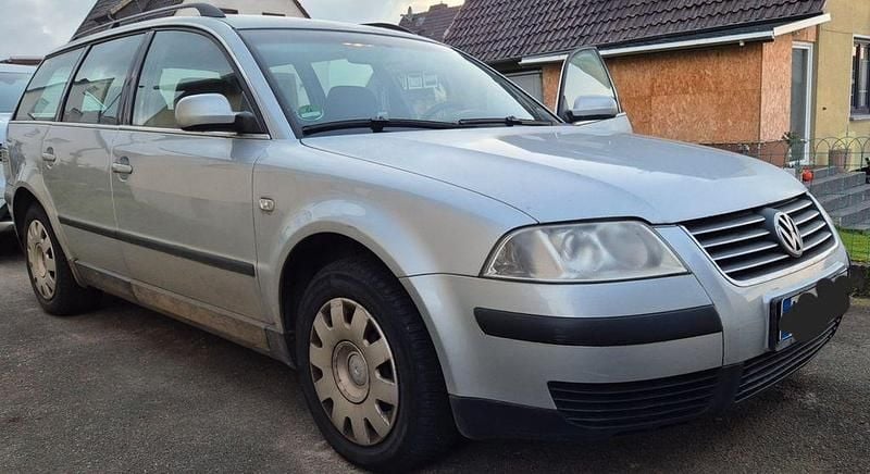 Silber Gebraucht 2002 VW Passat Comfortline Kombi | 699 € (Superpreis) - Bild 1/4