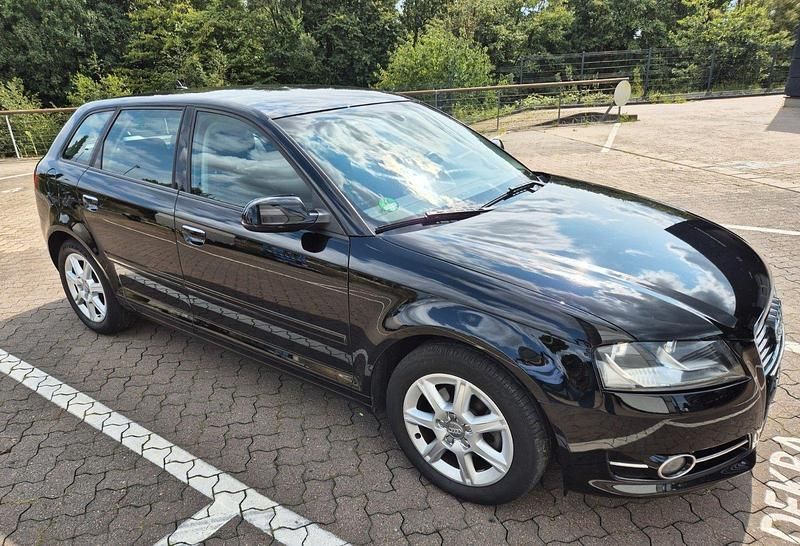 Schwarz Gebraucht 2011 Audi A3 Sportback Ambition Kleinwagen | 9.490 € - Bild 1/4