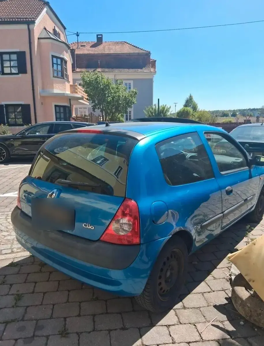 Second-hand Renault Clio II 75 CP (55 kW) 2002 Albastru Hatchback