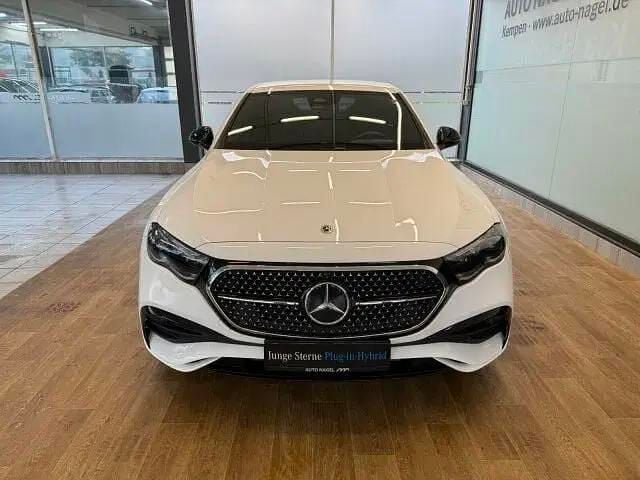 Gebraucht Mercedes E300 AMG 313 PS (230 kW) 2024 Weiß Limousine