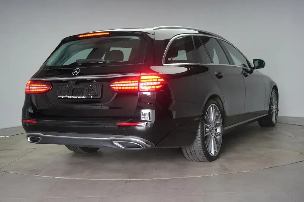 Gebraucht Mercedes E300 Exclusive 265 PS (194 kW) 2022 Schwarz Limousine