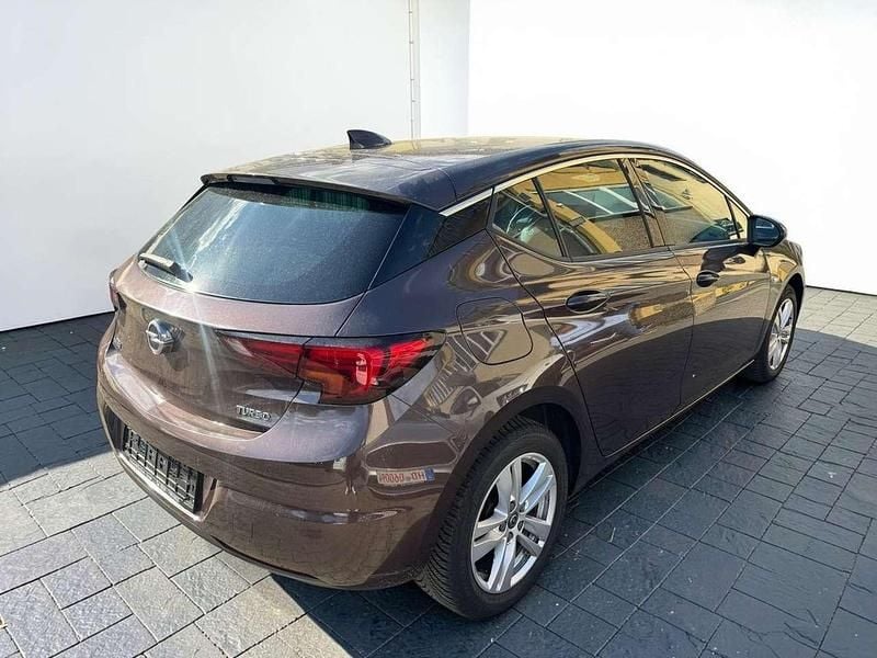 Second-hand Opel Astra Dynamic 150 CP (110 kW) 2017 Maro Berlinǎ