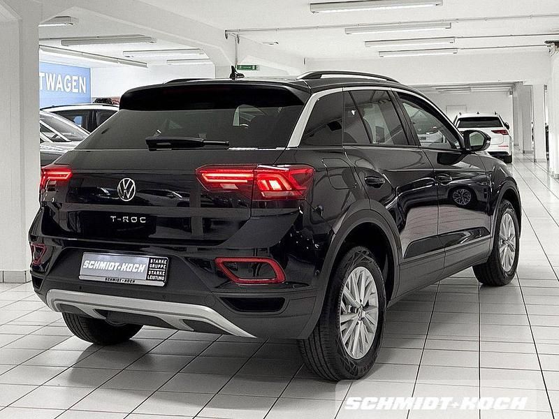 Gebraucht VW T-Roc Life 116 PS (85 kW) 2023 Deep black perleffekt (schwarz) SUV