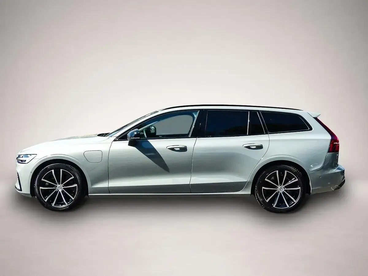 Gebraucht Volvo V60 Plus 310 PS (228 kW) 2024 Manufacturer Kombi