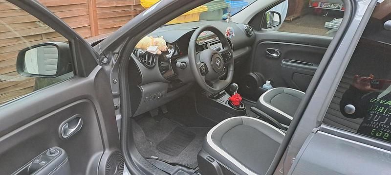 Grau Gebraucht 2022 Renault Twingo Urban Night Kleinwagen | 13.500 € (Fairer Preis) - Bild 1/4