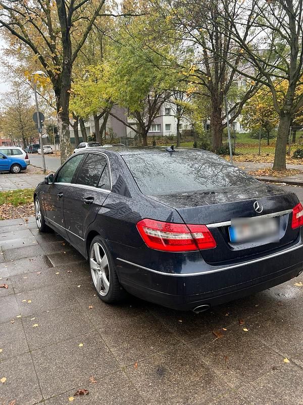 Gebraucht Mercedes E300 231 PS (169 kW) 2010 Blau Limousine