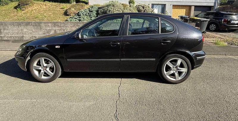 Schwarz Gebraucht 2005 Seat Leon Limousine | 1.400 € (Fairer Preis) - Bild 1/4