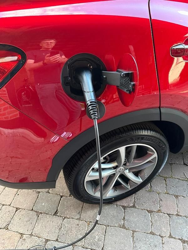 Rot Gebraucht 2024 MG EHS SUV | 24.990 € (Superpreis) - Bild 1/4