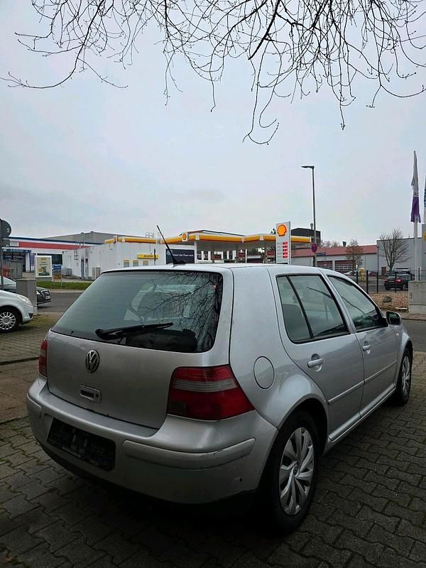Gebraucht VW Golf IV 131 PS (96 kW) 2003 Silber Limousine