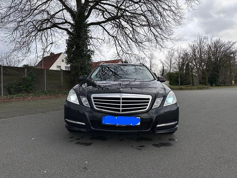 Gebraucht Mercedes 220 170 PS (125 kW) 2012 Schwarz Kombi
