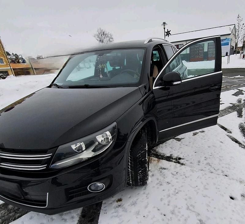 Schwarz Gebraucht 2016 VW Tiguan SUV | 15.599 € (Superpreis) - Bild 1/4