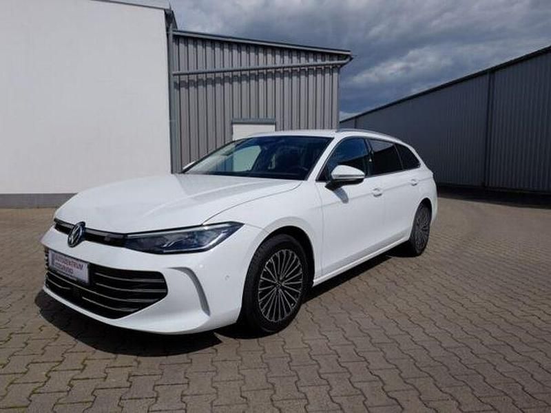 Gebraucht VW Passat Elegance 150 PS (110 kW) 2024 Weiß Kombi