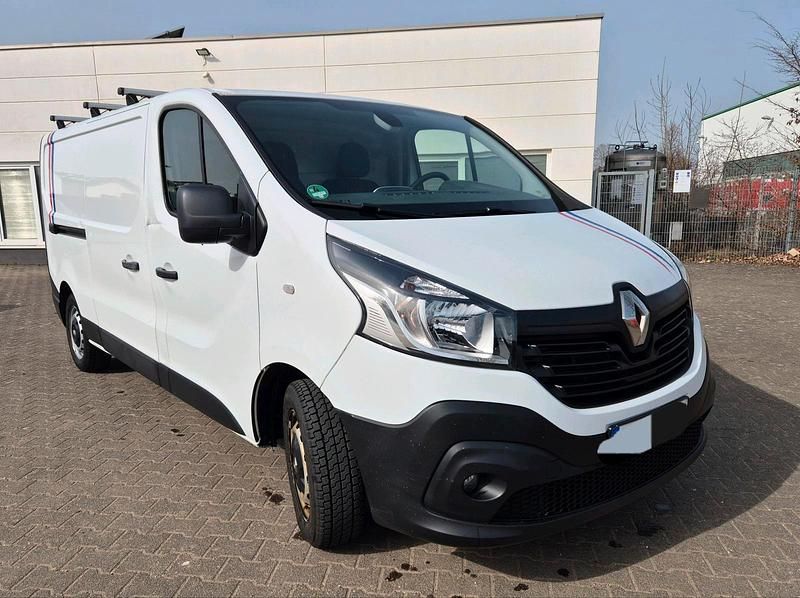 Gebraucht Renault Trafic 121 PS (88 kW) 2019 Weiß Van / Kleinbus