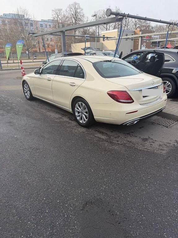 Gebraucht Mercedes E200 160 PS (117 kW) 2019 Beige Limousine