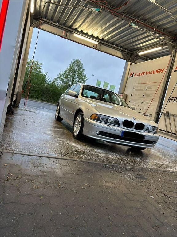 Silber Gebraucht 2002 BMW 525 Limousine | 6.400 € (Fairer Preis) - Bild 1/4