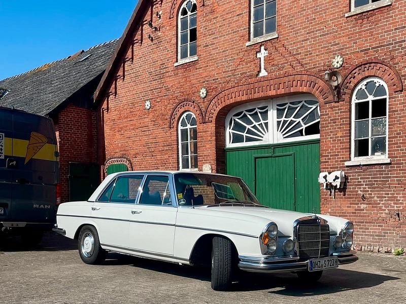 Weiß Gebraucht 1972 Mercedes W109 Limousine | 34.999 € - Bild 1/4