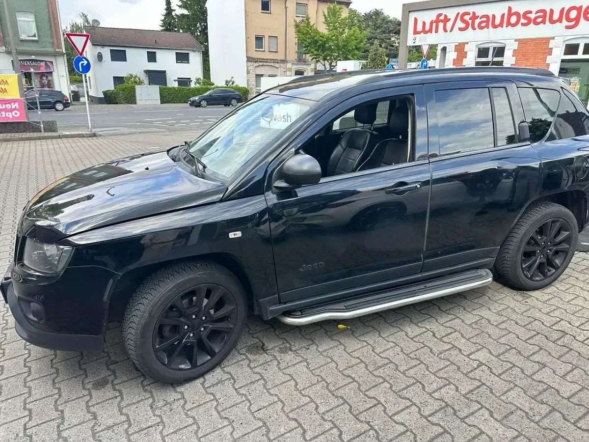 Gebraucht Jeep Compass Limited 156 PS (114 kW) 2017 Schwarz SUV