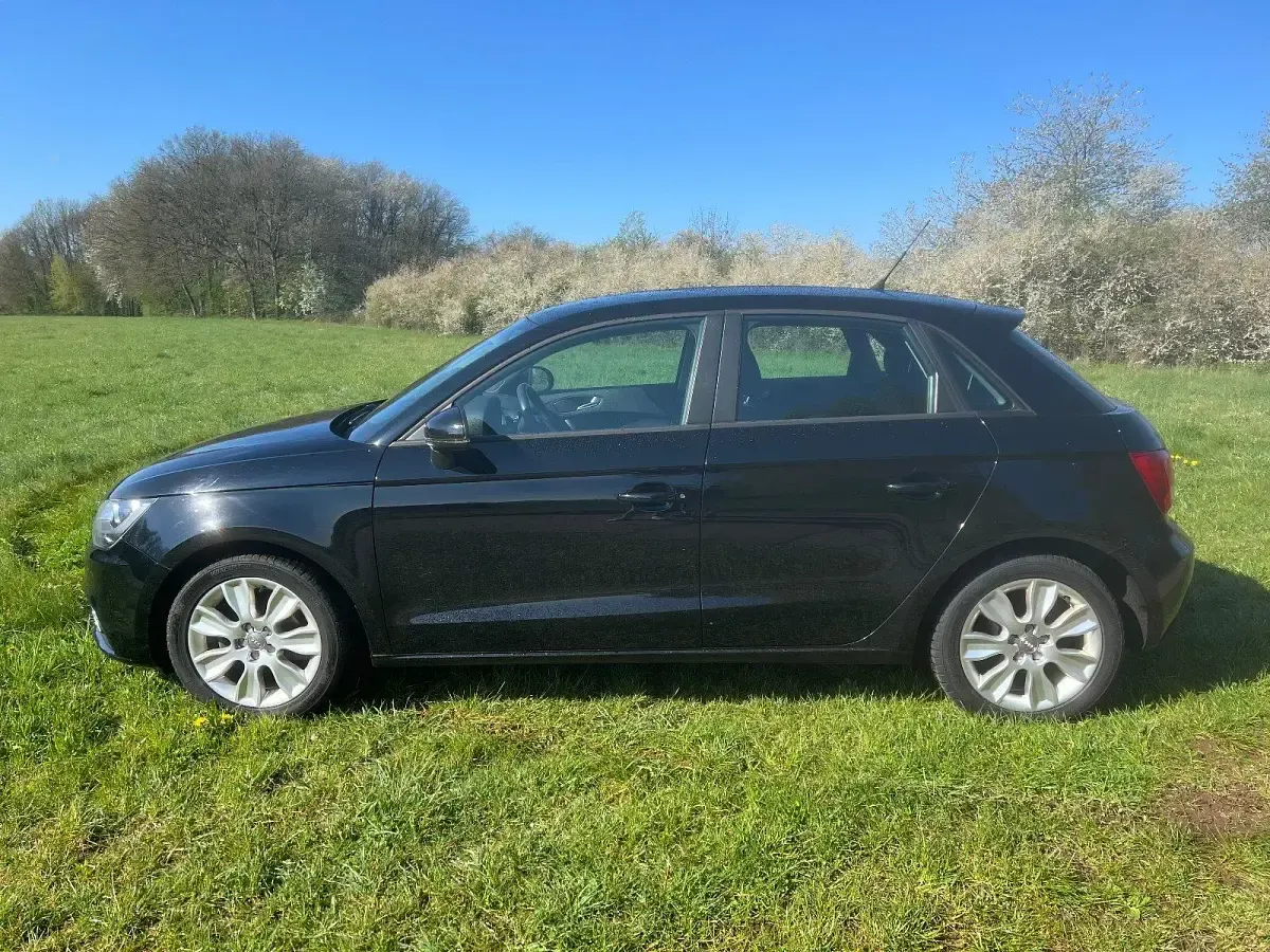 Gebraucht Audi A1 Sportback Attraction 86 PS (63 kW) 2014 Schwarz Kleinwagen