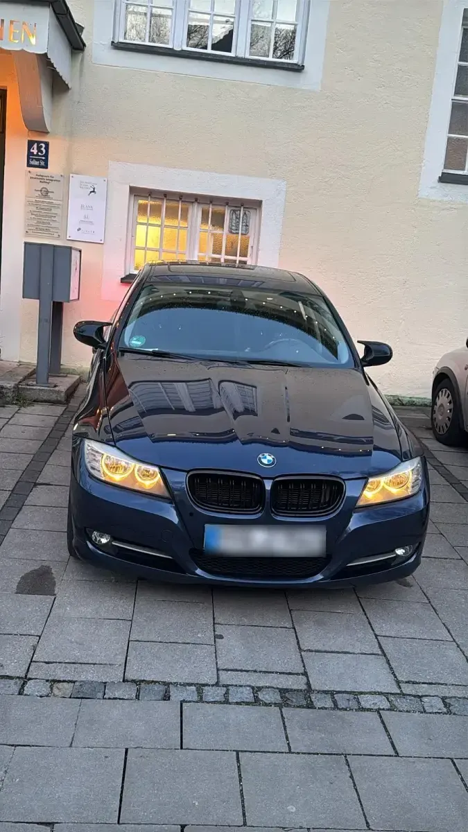 Gebraucht BMW 318 143 PS (105 kW) 2011 Blau Limousine