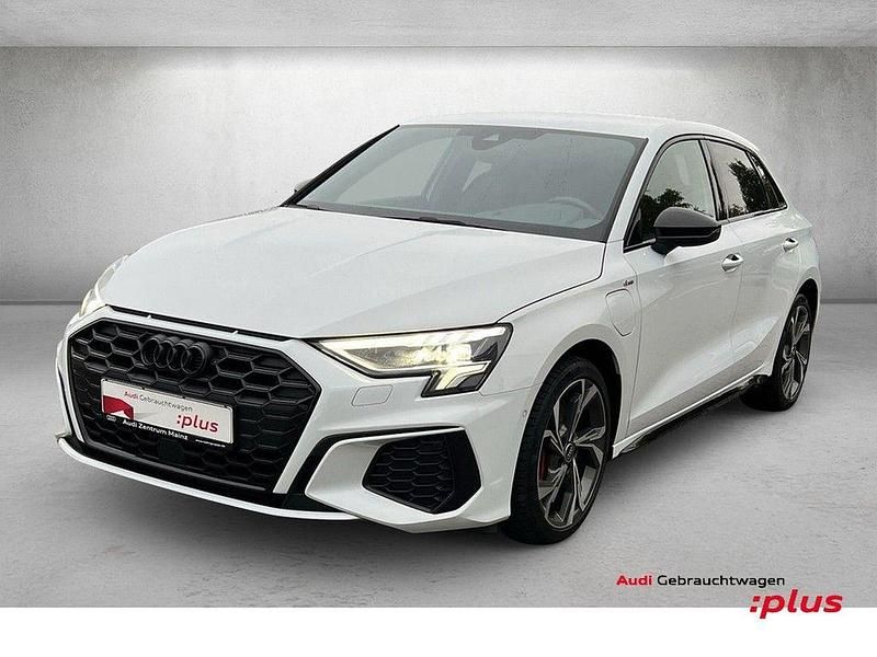 Gletscherweiß metallic Gebraucht 2023 Audi A3 Sportback e-tron S-Line Kleinwagen | 32.780 € (Teuer) - Bild 1/4