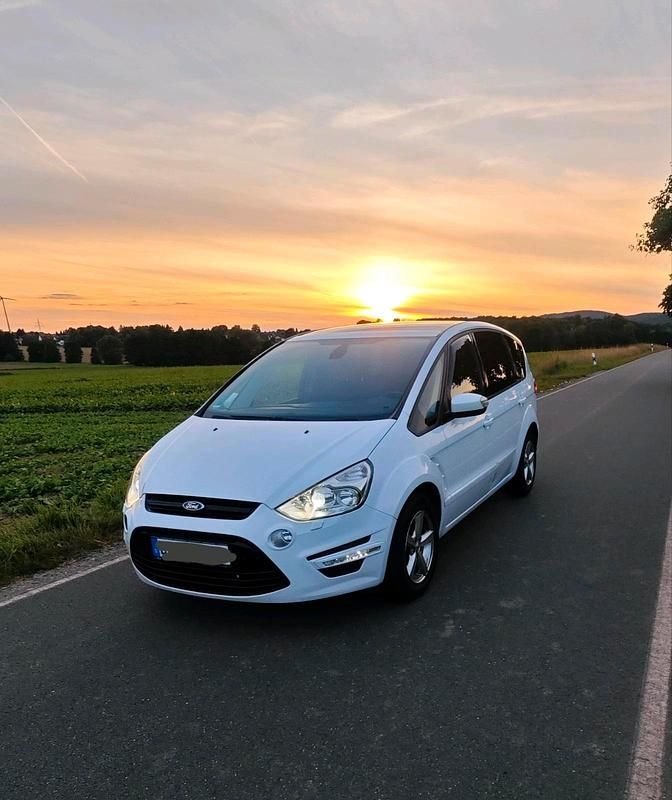 Weiß Gebraucht 2014 Ford S-MAX S Van / Kleinbus | 5.698 € (Fairer Preis) - Bild 1/4
