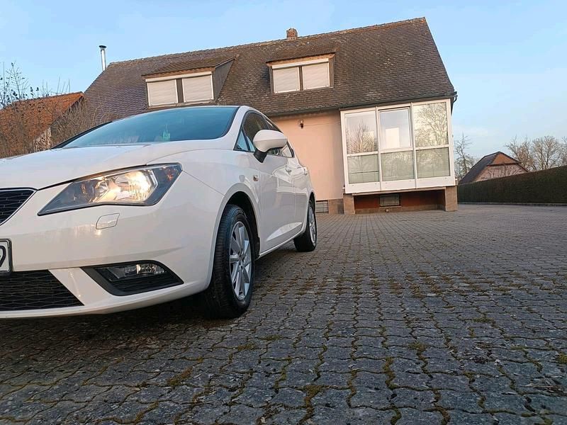 Gebraucht Seat Ibiza 69 PS (50 kW) 2015 Weiß Kleinwagen