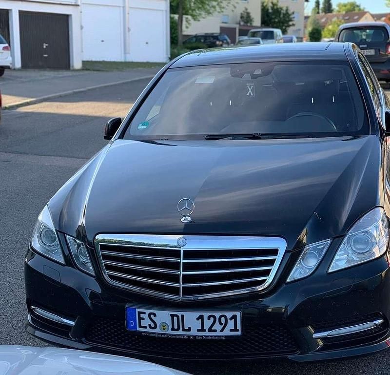 Gebraucht Mercedes E350 265 PS (194 kW) 2012 Schwarz Limousine