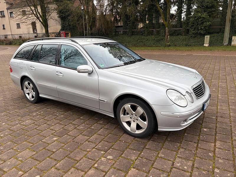 Gebraucht Mercedes E500 Avantgarde 306 PS (225 kW) 2005 Silber Kombi