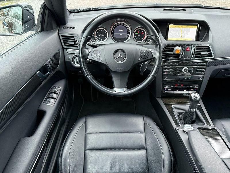 Gebraucht Mercedes E200 184 PS (135 kW) 2011 Schwarz Coupé