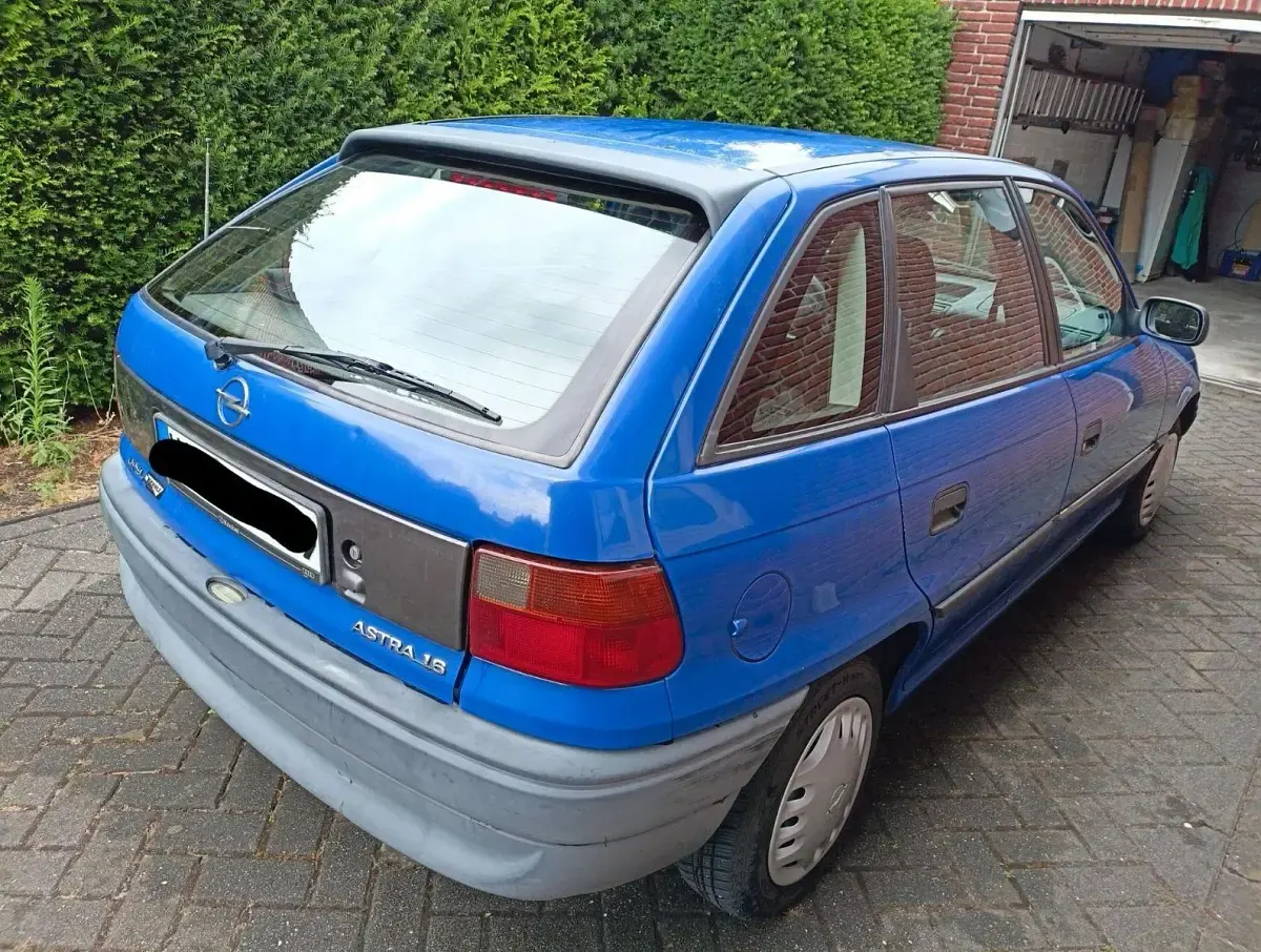 Gebraucht Opel Astra 71 PS (52 kW) 1995 Blau Limousine