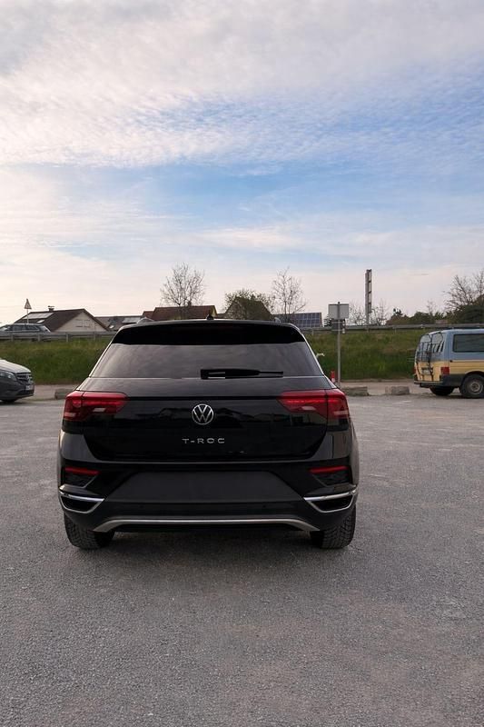 Second-hand VW T-Roc 150 CP (110 kW) 2022 Negru SUV
