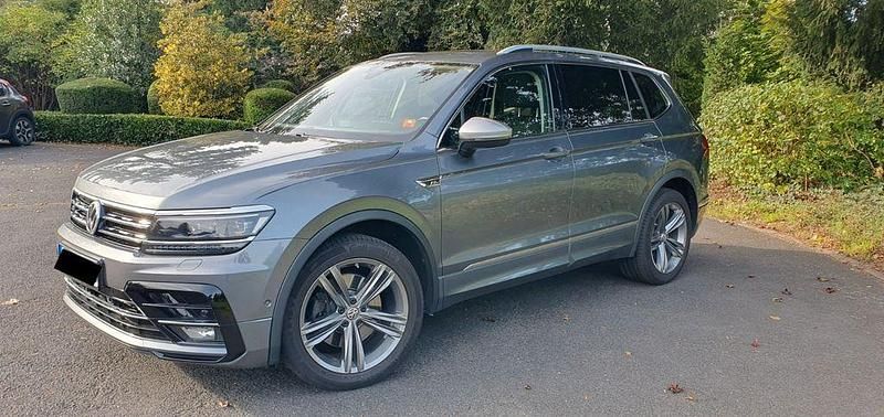 Grau Gebraucht 2018 VW Tiguan Allspace Highline SUV | 27.450 € (Teuer) - Bild 1/4