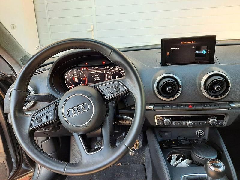 Gebraucht Audi A3 Design 150 PS (110 kW) 2018 Grau Limousine