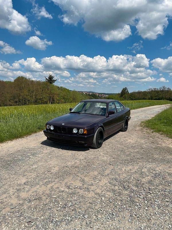Violet Gebraucht 1992 BMW 530 Basis Limousine | 17.999 € - Bild 1/4