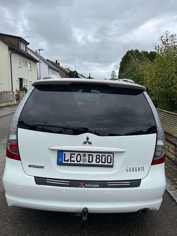 Gebraucht Mitsubishi Grandis Inform 165 PS (121 kW) 2009 Van / Kleinbus