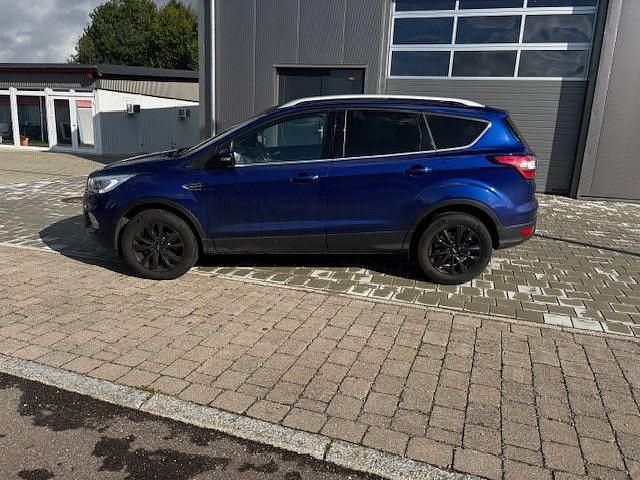 Blau Gebraucht 2018 Ford Kuga Cool & Connect SUV | 10.850 € (Guter Preis) - Bild 1/4