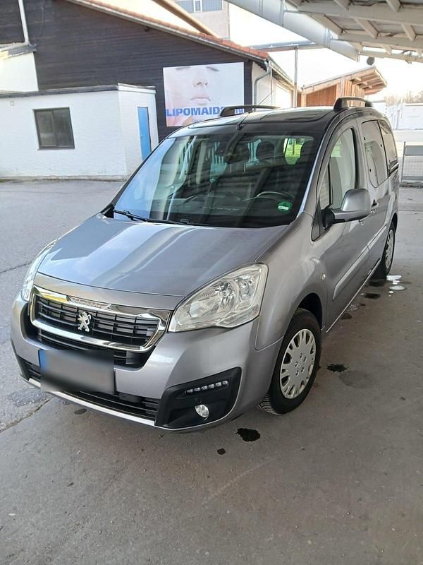 Gebraucht Peugeot Partner Tepee 120 PS (88 kW) 2017 Grau Van / Kleinbus