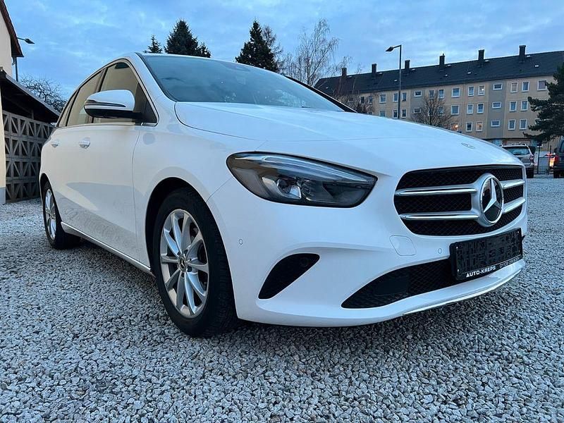 Gebraucht Mercedes B180 116 PS (85 kW) 2019 Weiß Van / Kleinbus
