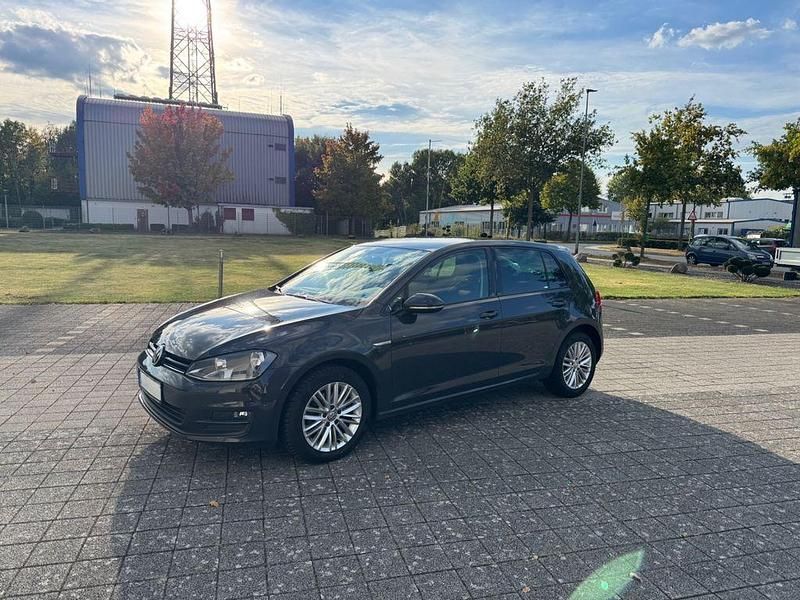 Grau Gebraucht 2014 VW Golf VII Limousine | 8.700 € (Guter Preis) - Bild 1/4
