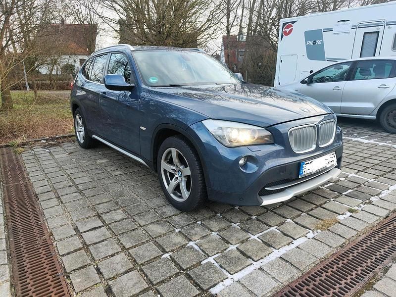 Blau Gebraucht 2012 BMW X1 SUV | 6.490 € - Bild 1/4